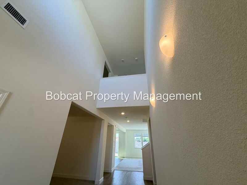 1751 Boundary Peak St - Photo 4 of 44