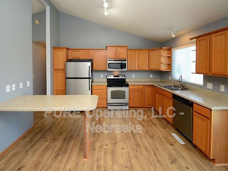 6110 S 188th St - Photo 4 of 26