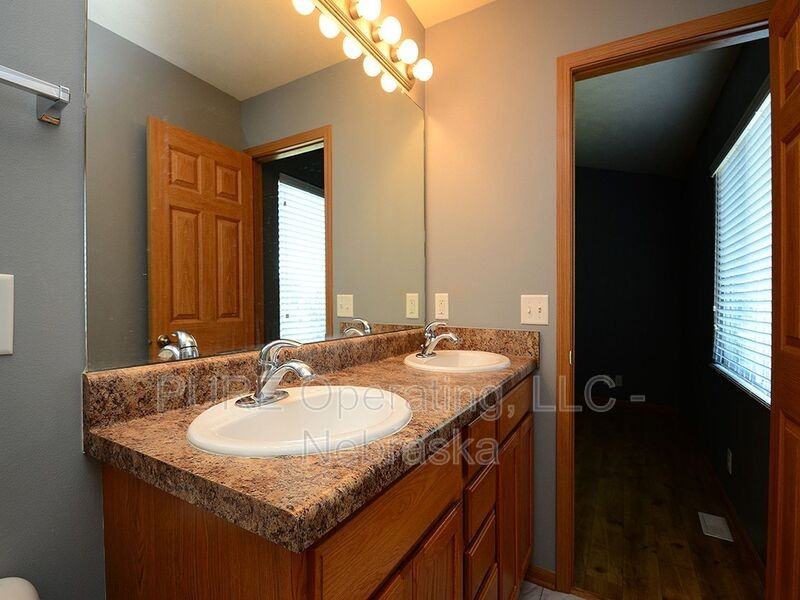 6110 S 188th St - Photo 7 of 26