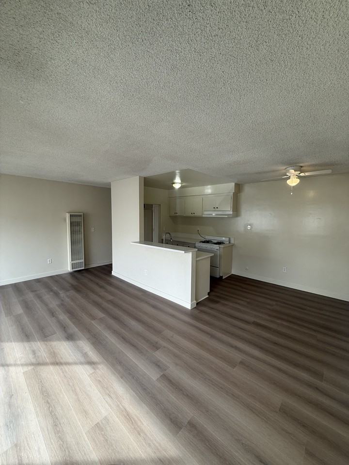 1661 W 219th St #5 - Photo 4 of 10