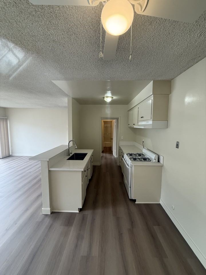 1661 W 219th St #5 - Photo 6 of 10