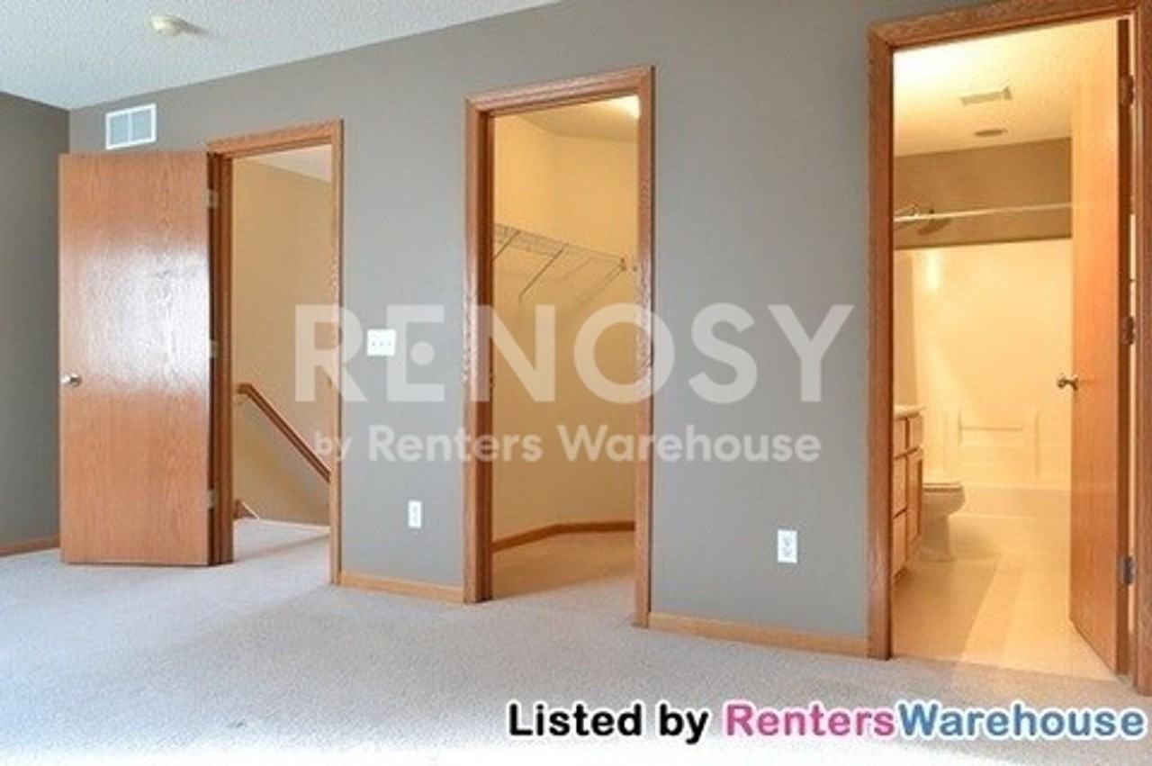 7458 Derby Ln - Photo 3 of 50