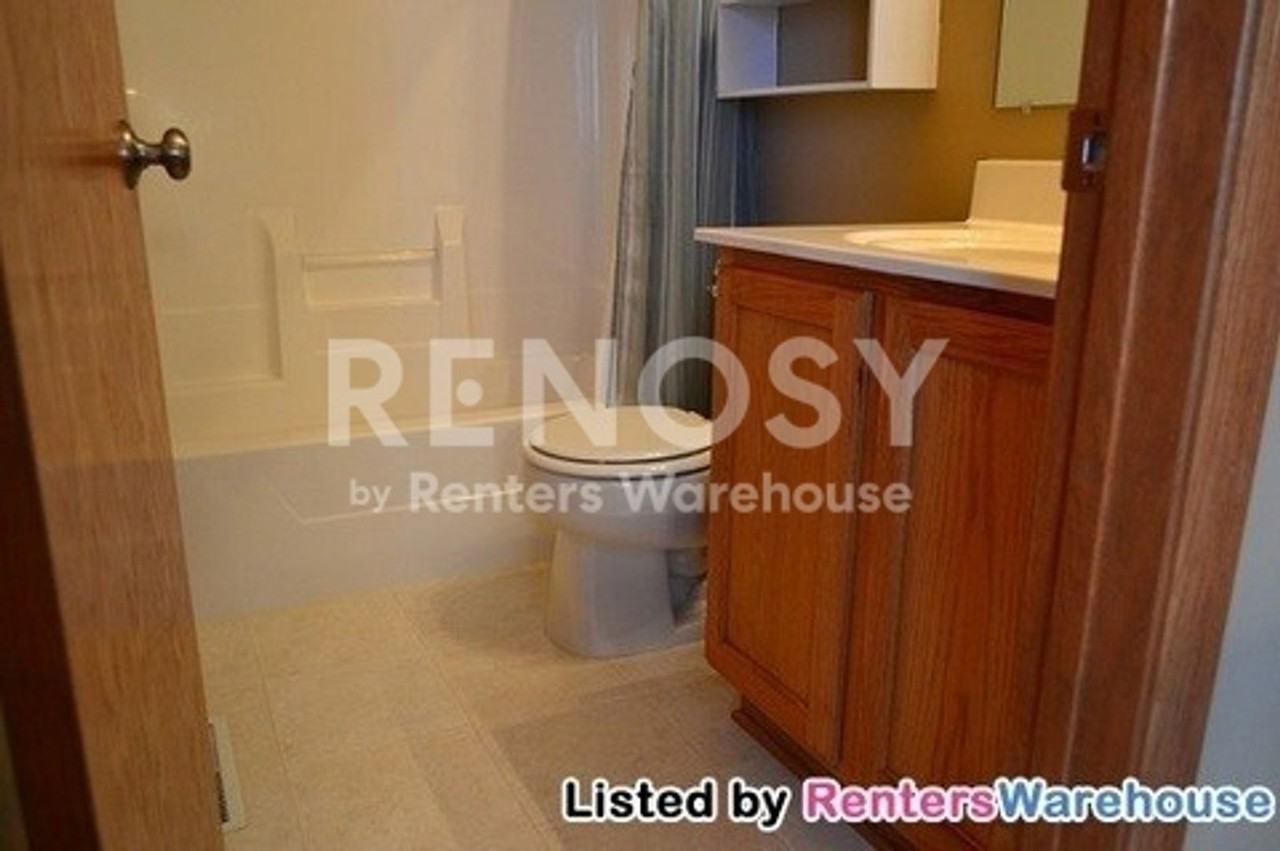 7458 Derby Ln - Photo 4 of 50