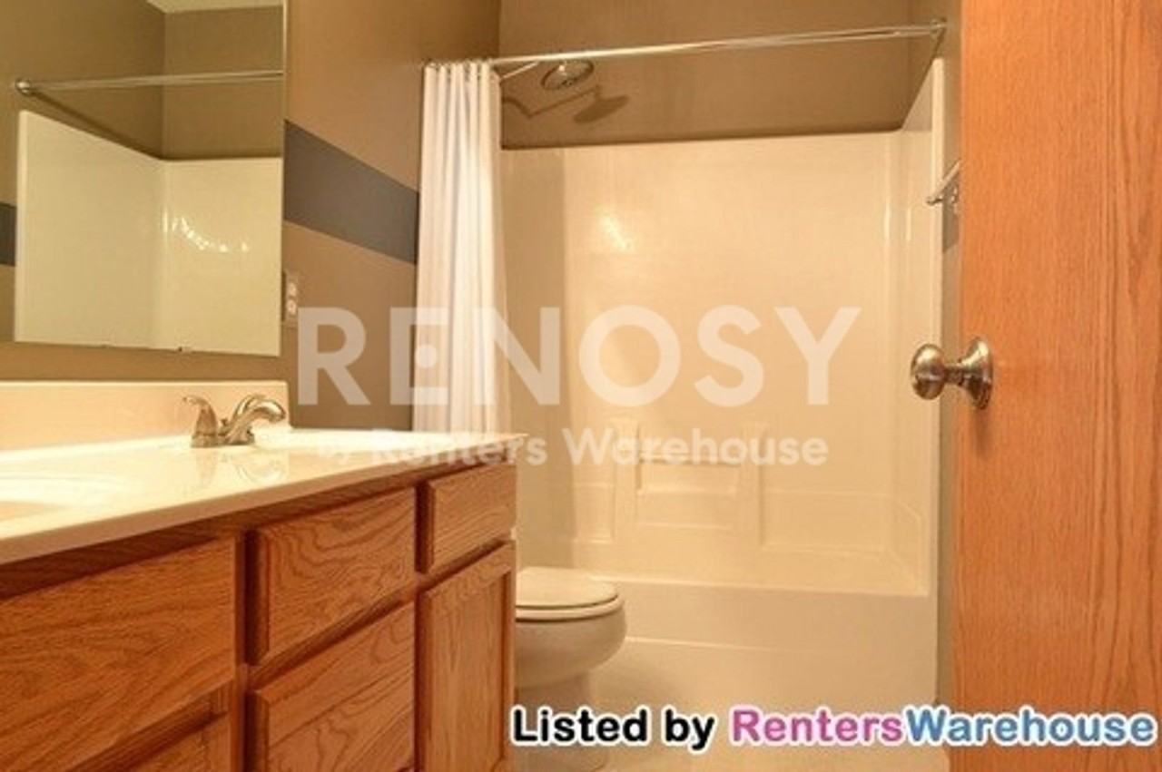 7458 Derby Ln - Photo 5 of 50