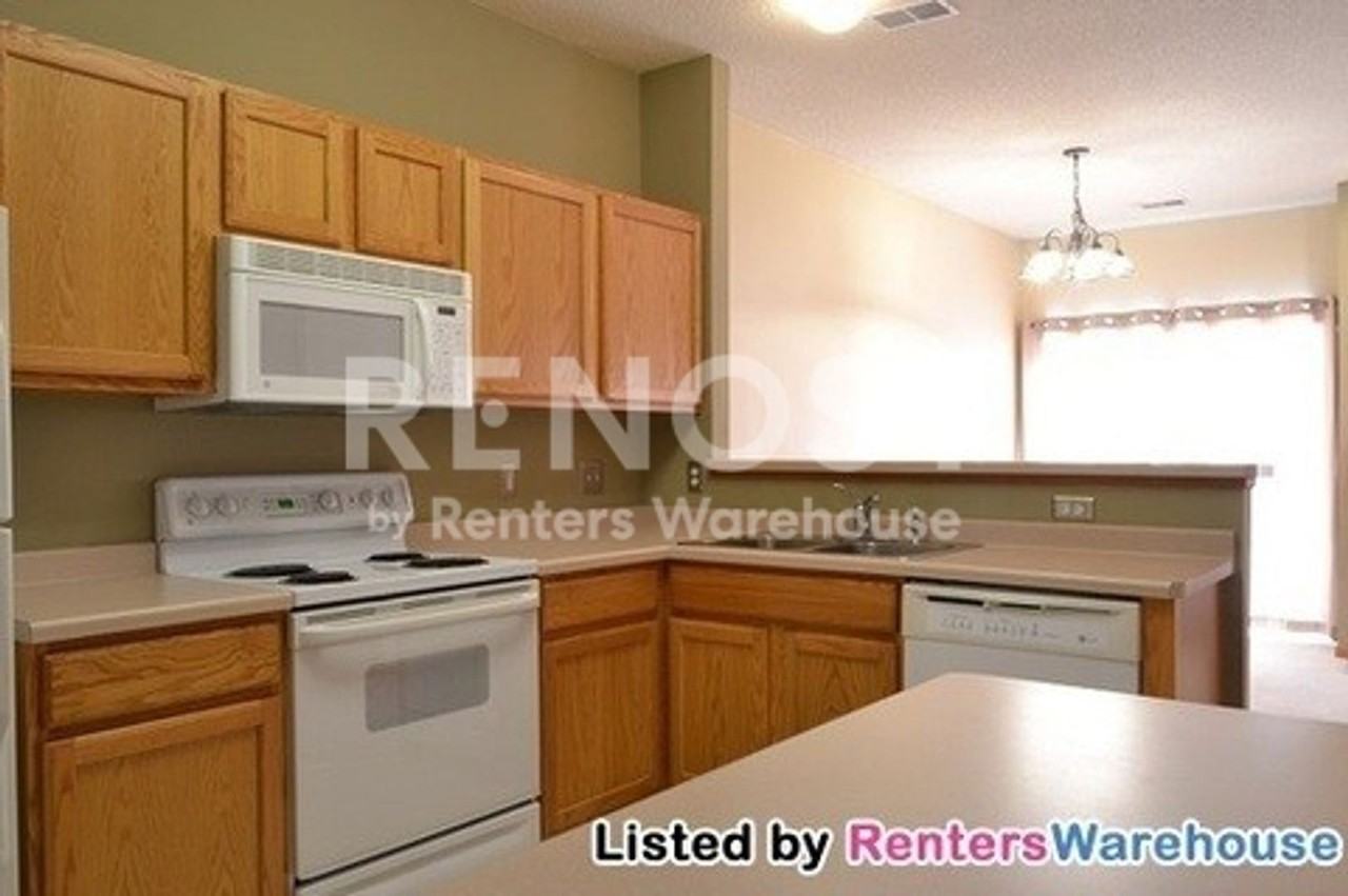 7458 Derby Ln - Photo 6 of 50