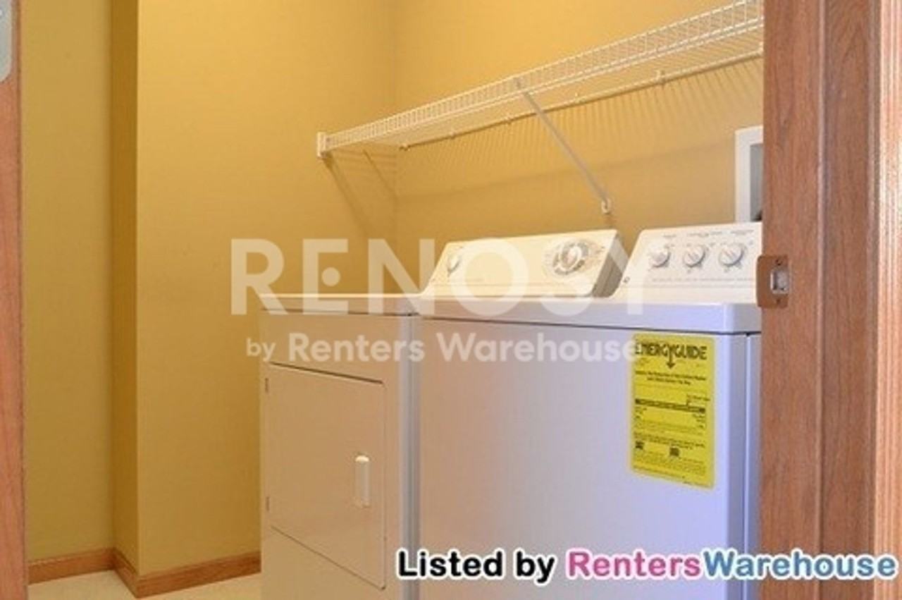 7458 Derby Ln - Photo 7 of 50