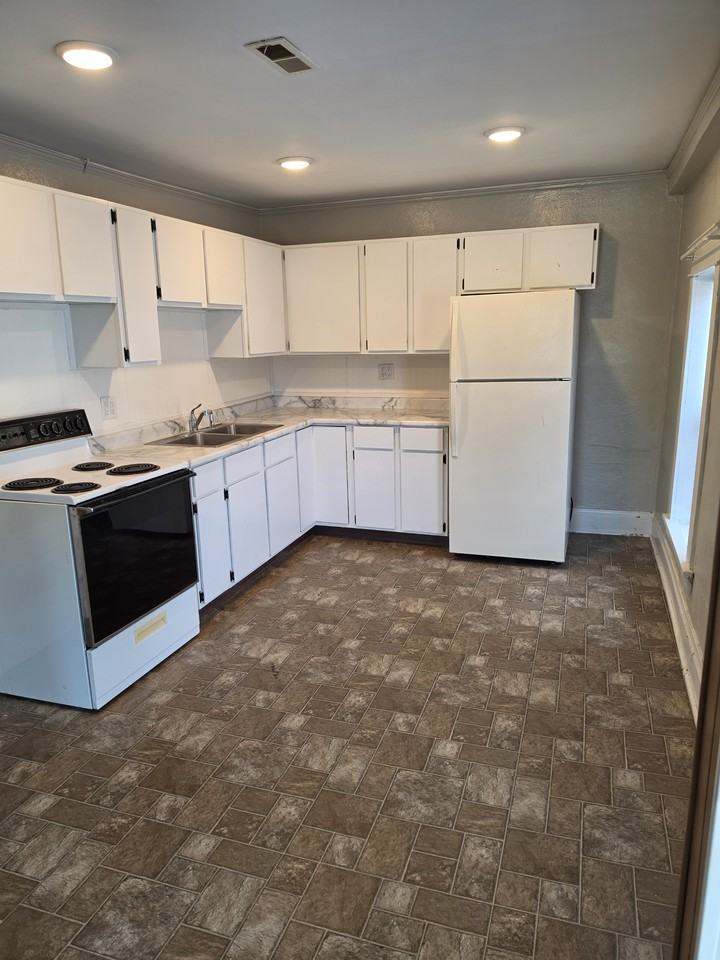 1618 7th St - Photo 3 of 5