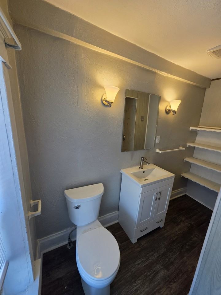 1618 7th St - Photo 4 of 5
