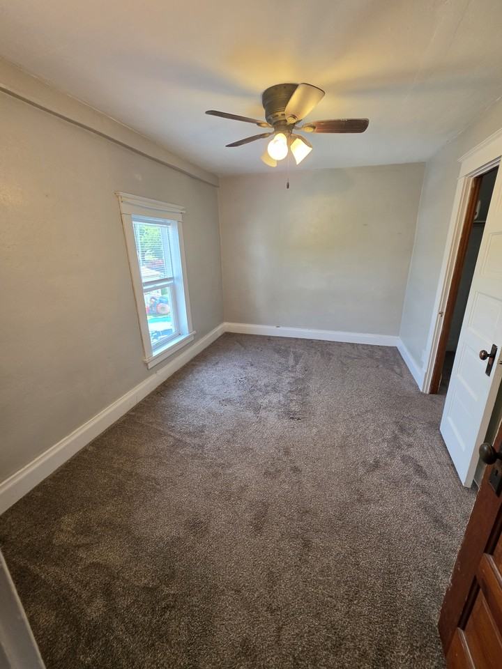 1618 7th St - Photo 5 of 5