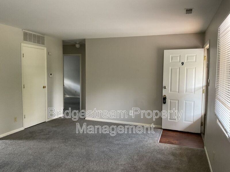 7837 N Main St #9 - Photo 3 of 18