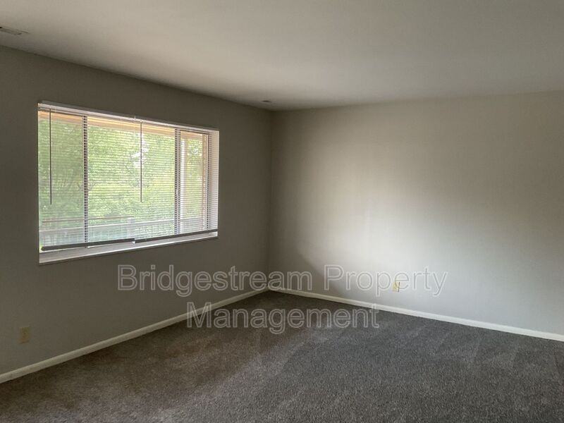 7837 N Main St #9 - Photo 5 of 18