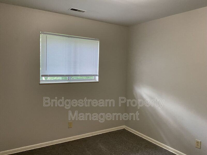 7837 N Main St #9 - Photo 7 of 18