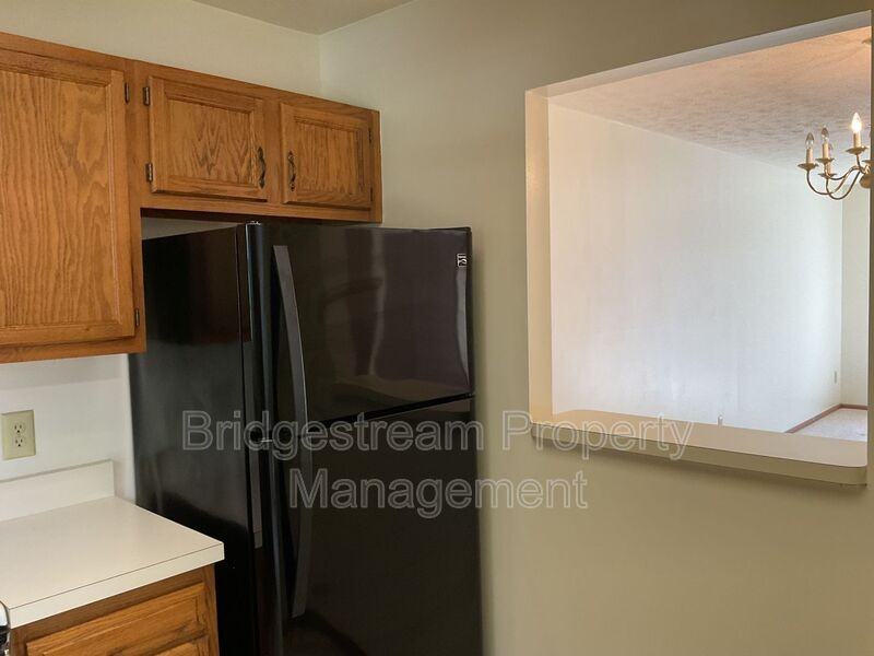 4579 Burchdale St - Photo 4 of 19