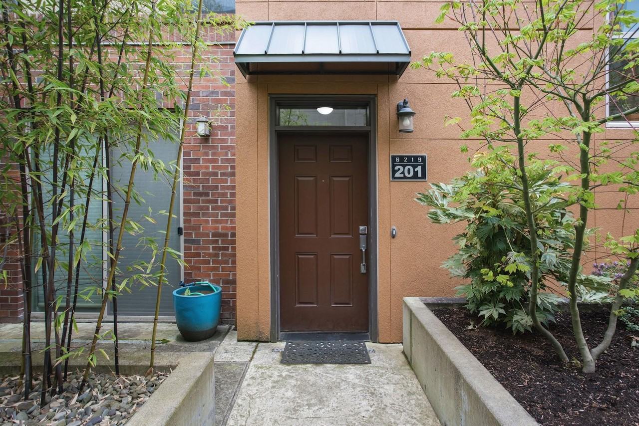 6219 Ne Carillion Dr #201 - Photo 2 of 30