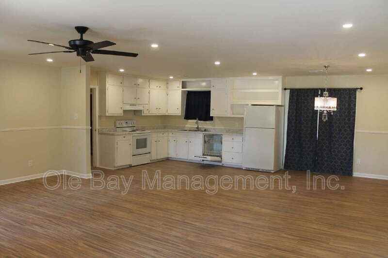 1002 Centerwood Dr - Photo 2 of 10