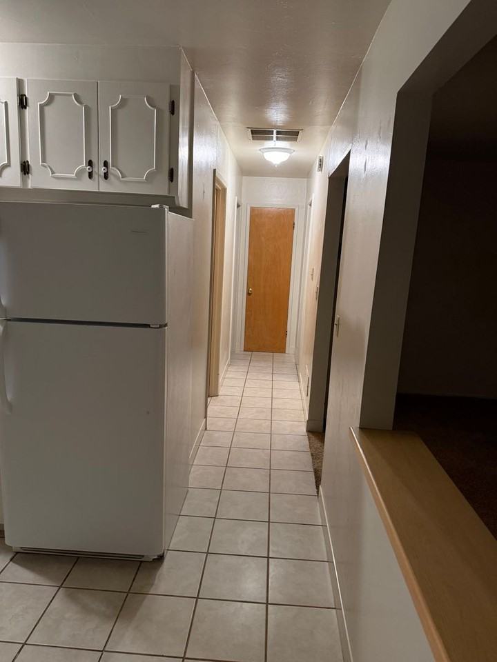 135 Hyatt Ln - Photo 5 of 12