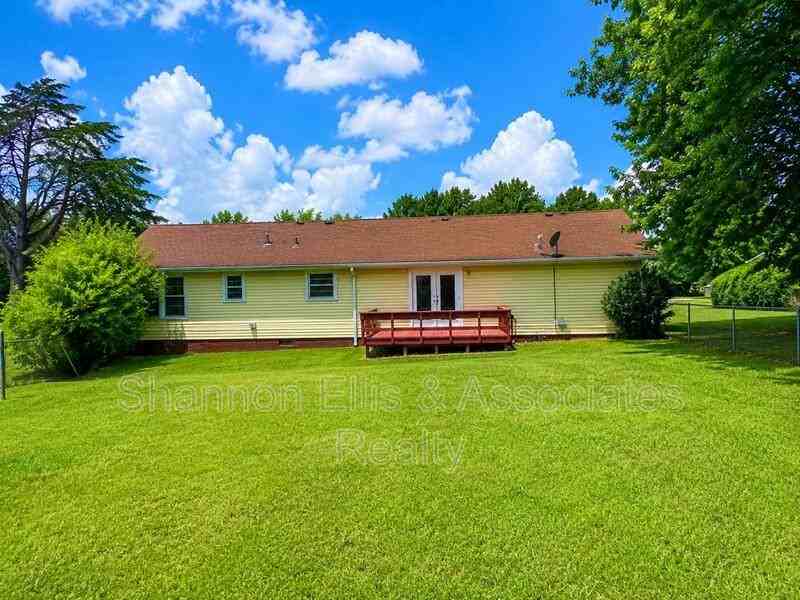 405 Elder Rd - Photo 4 of 28