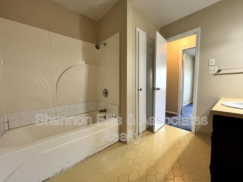 405 Elder Rd - Photo 7 of 28