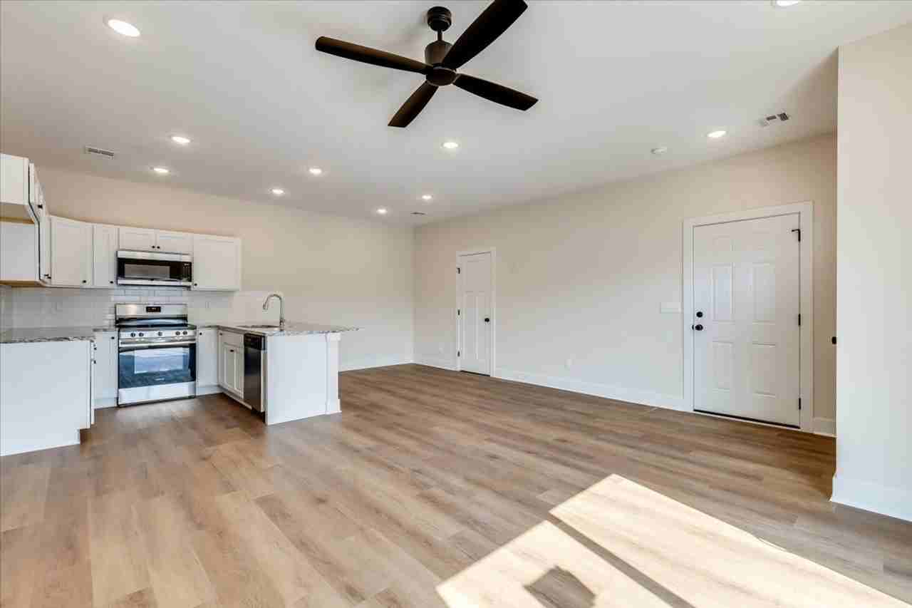 101 101 N Mendocino Ct - Photo 6 of 23