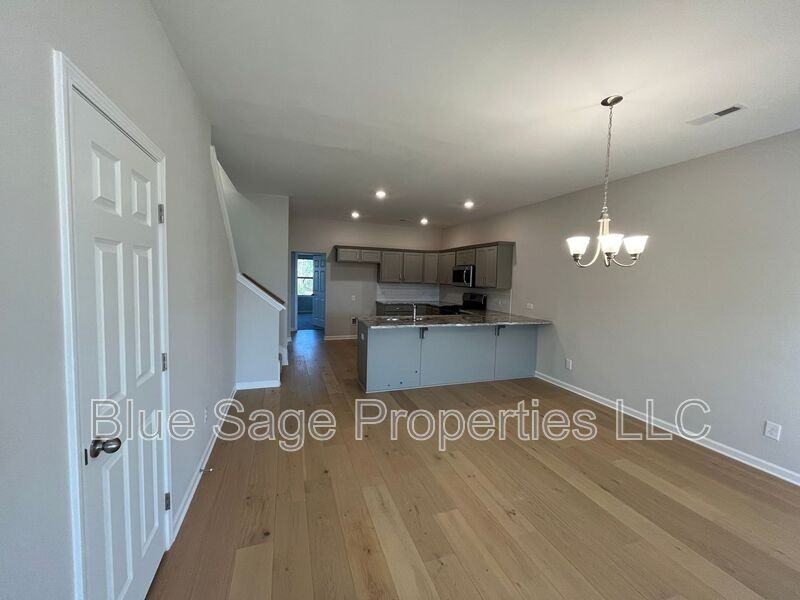 16423 Demi Dr - Photo 5 of 23