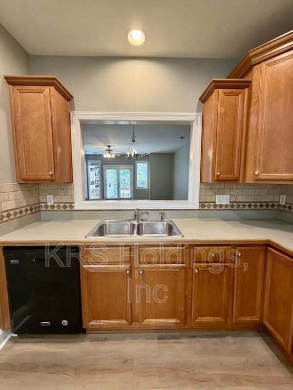 1950 Tudor Ct - Photo 4 of 14