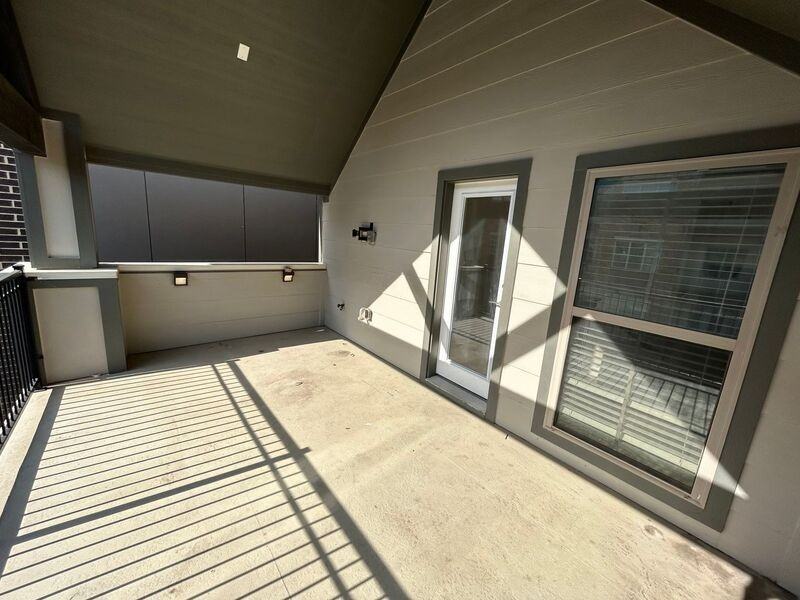 2775 Yellow Jasmine Ln - Photo 3 of 32