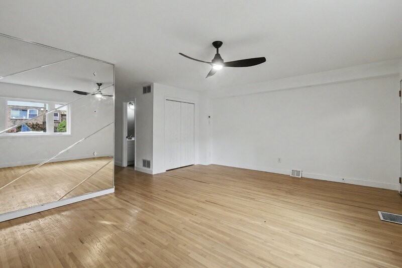2106 N Camac St - Photo 3 of 32