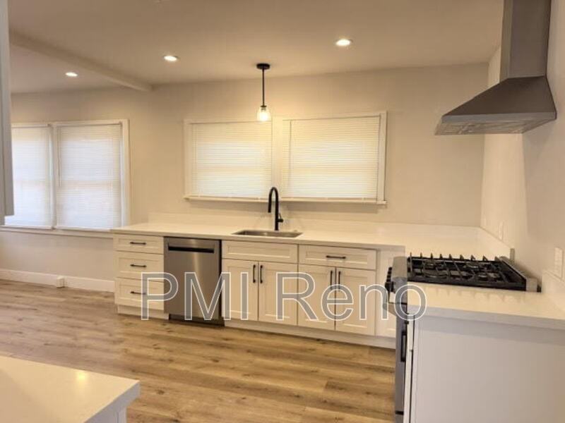 611 E 2nd St - Photo 3 of 18