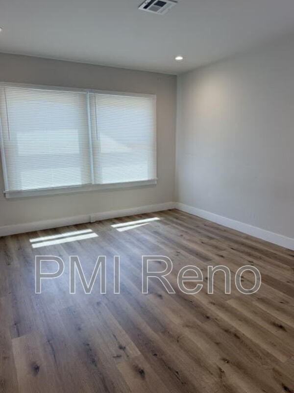 611 E 2nd St - Photo 6 of 18