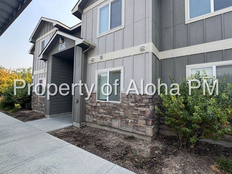 10639 W Wasdale Dr #102 - Photo 2 of 12