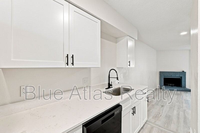 8108 Foxfire Ln #D - Photo 5 of 19