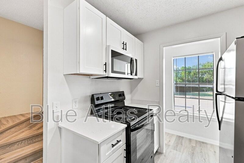 8108 Foxfire Ln #D - Photo 6 of 19