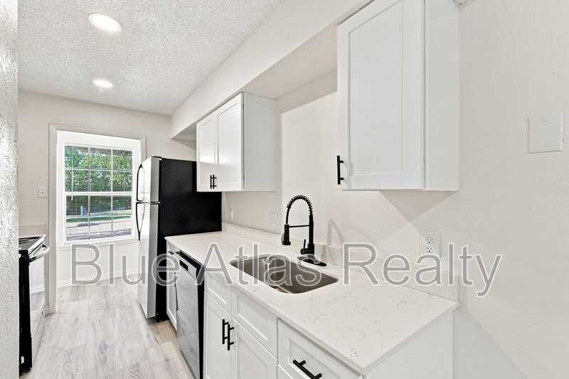 8108 Foxfire Ln #D - Photo 7 of 19