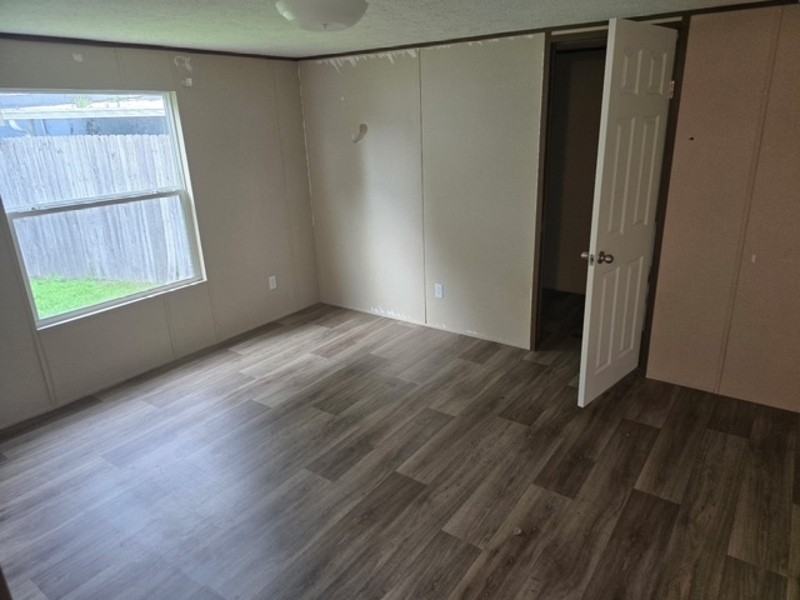 122 Gawain Dr - Photo 4 of 10
