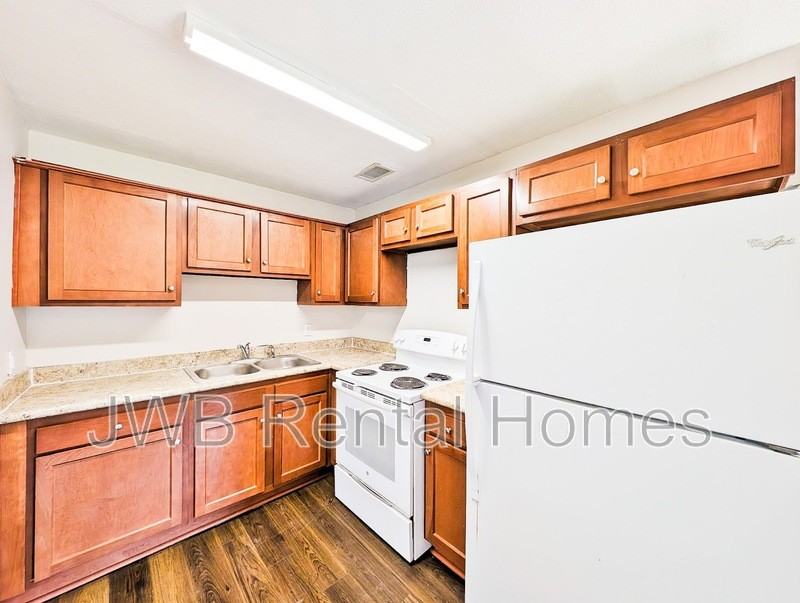 3330 Marlo St - Photo 2 of 12