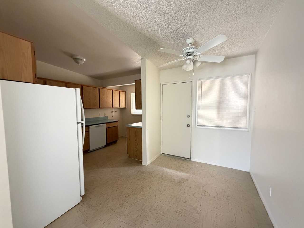 246 Kasmir St - Photo 4 of 10