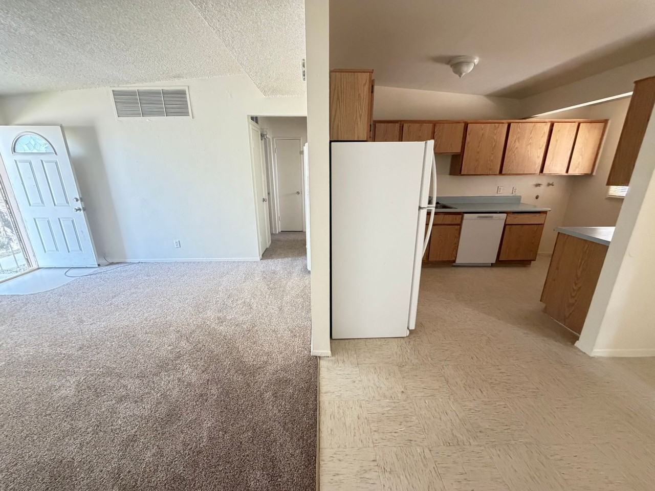 246 Kasmir St - Photo 5 of 10