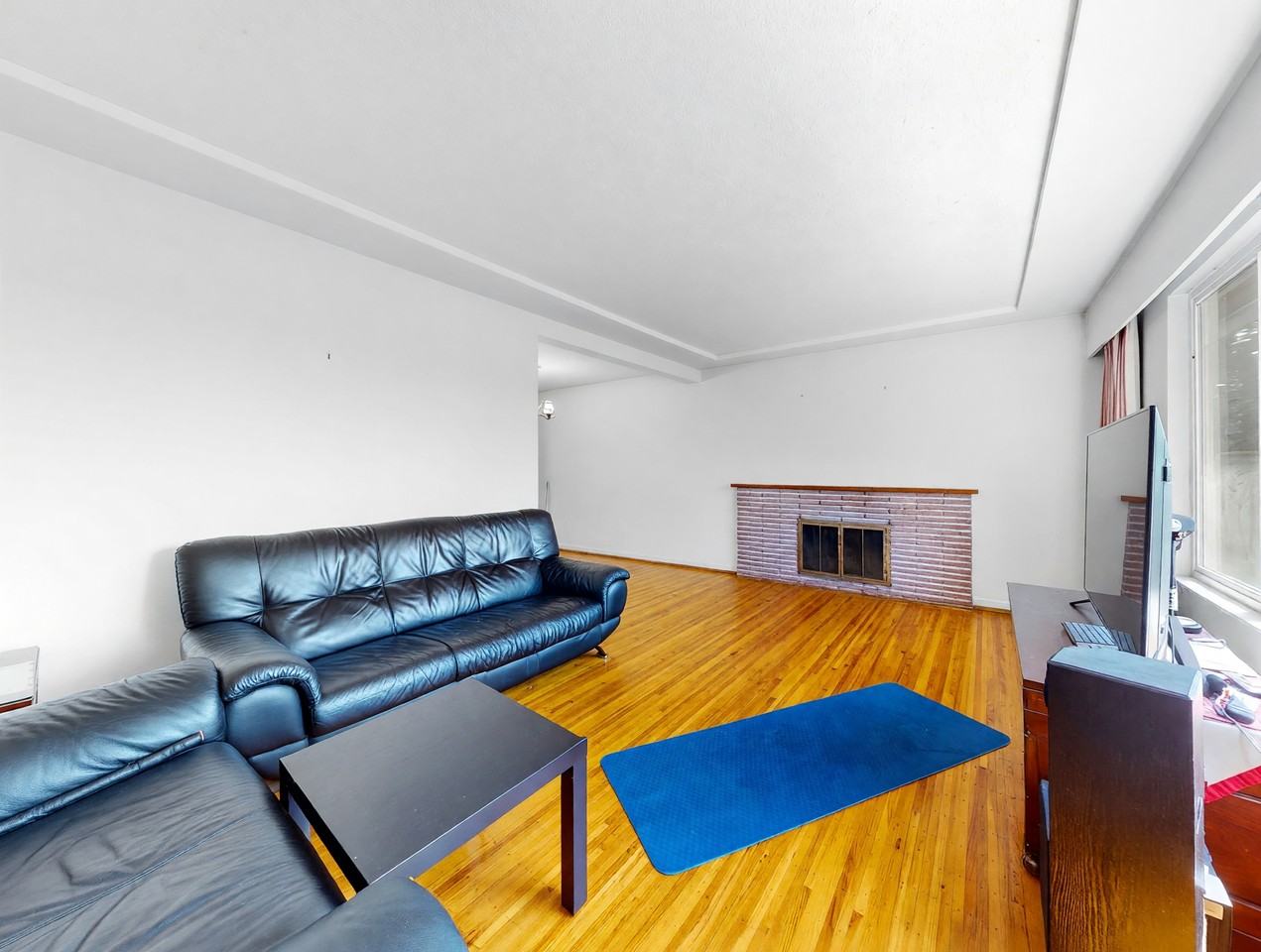 261 SW Marine Drive - Photo 4 of 19