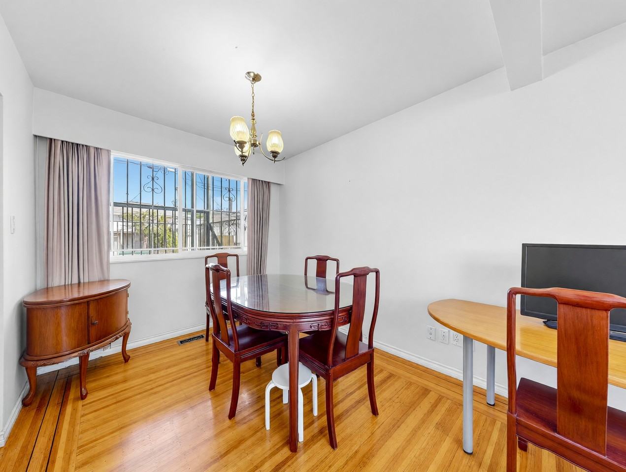 261 SW Marine Drive - Photo 6 of 19