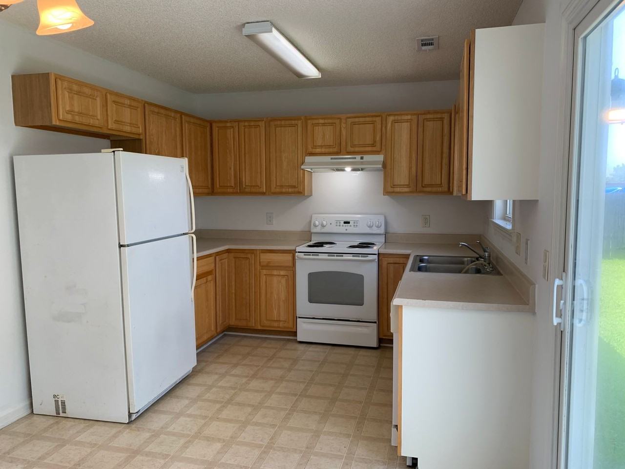6943 Newbury Way - Photo 5 of 17