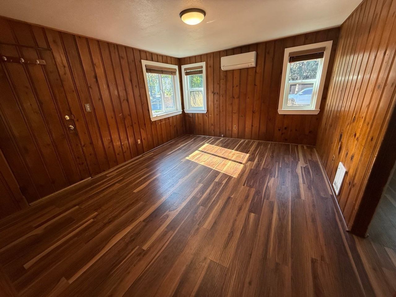 379 Nw Riverside Blvd - Photo 2 of 15