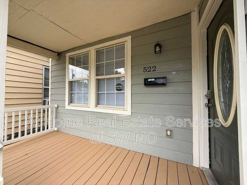 522 S Broadway Ave - Photo 2 of 15