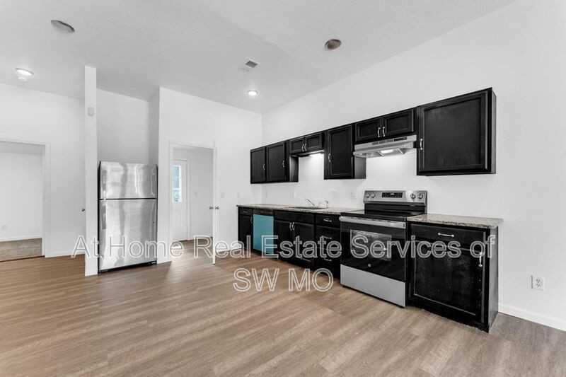 522 S Broadway Ave - Photo 6 of 15