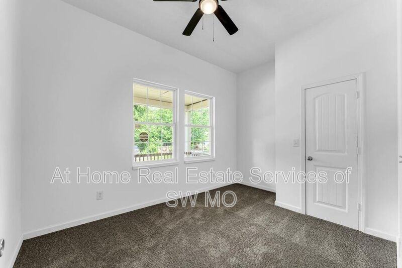 522 S Broadway Ave - Photo 7 of 15