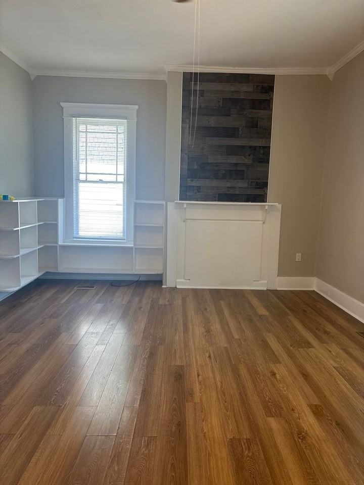 312 W King St - Photo 3 of 6