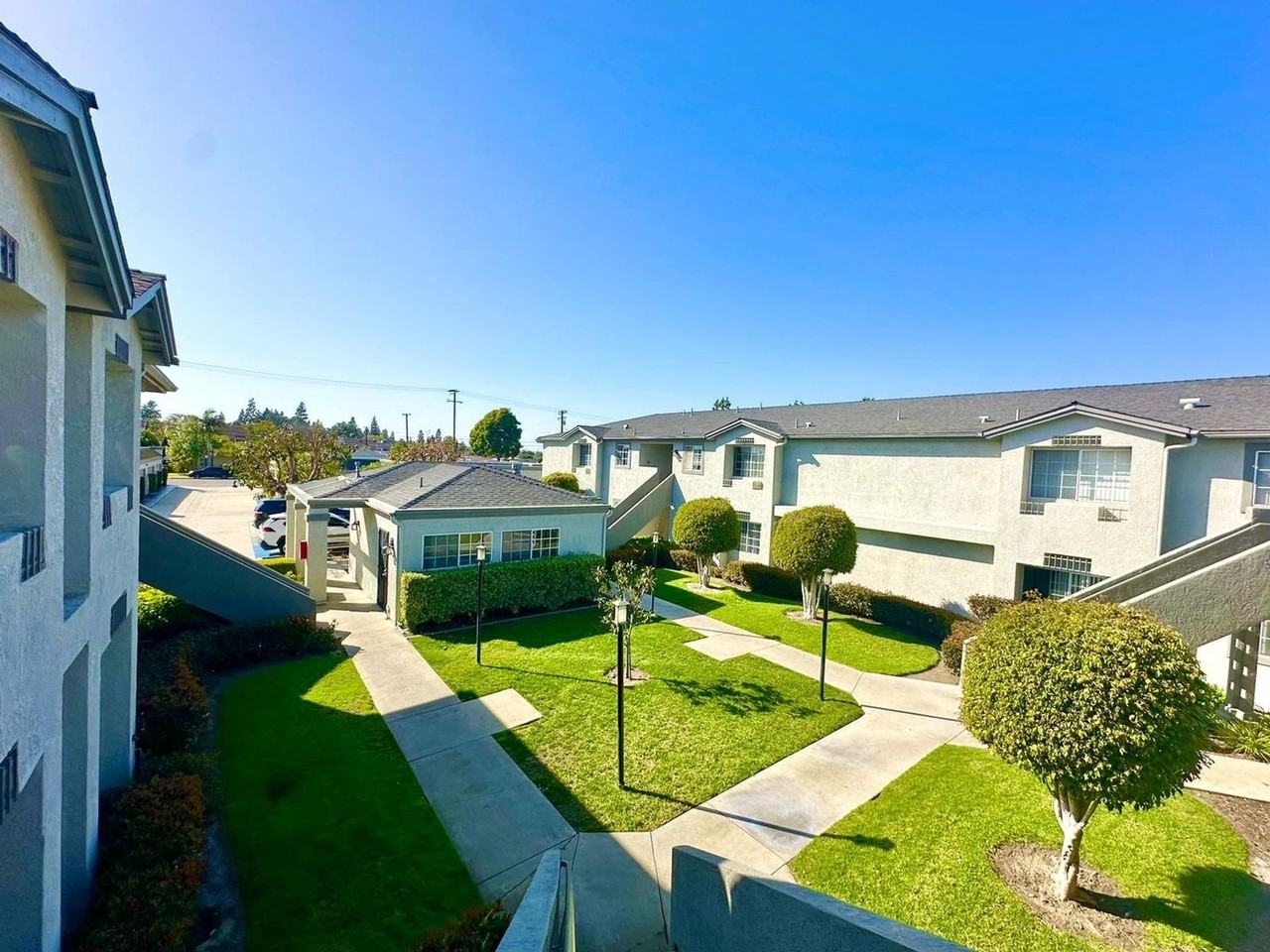 Nelson Apartments (Silver Tree Terrace) - Photo 2 of 21