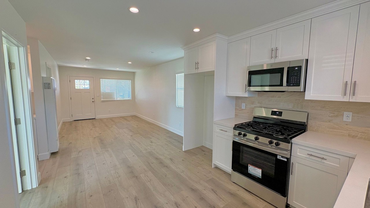 4744-4746 W. 160TH ST. LAWNDALE - Photo 2 of 17