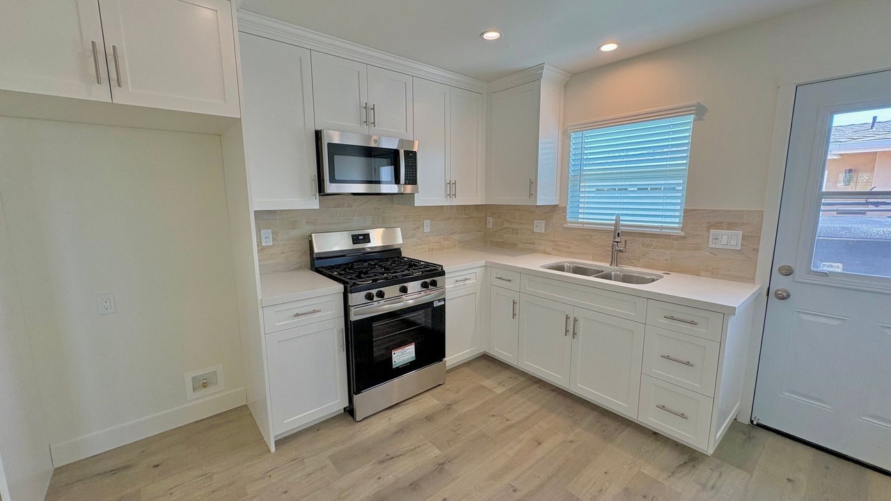 4744-4746 W. 160TH ST. LAWNDALE - Photo 3 of 17