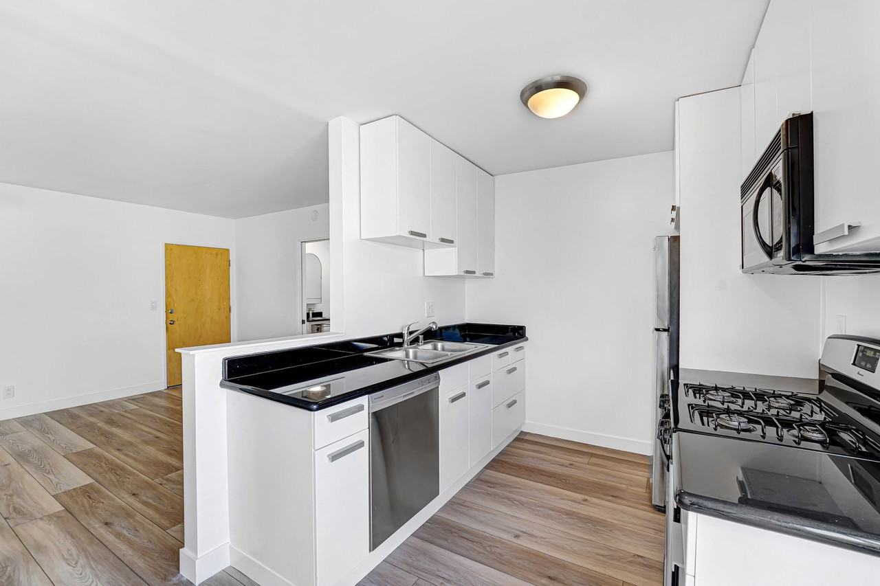 117 Pacific St. in Sant Monica - Photo 2 of 4