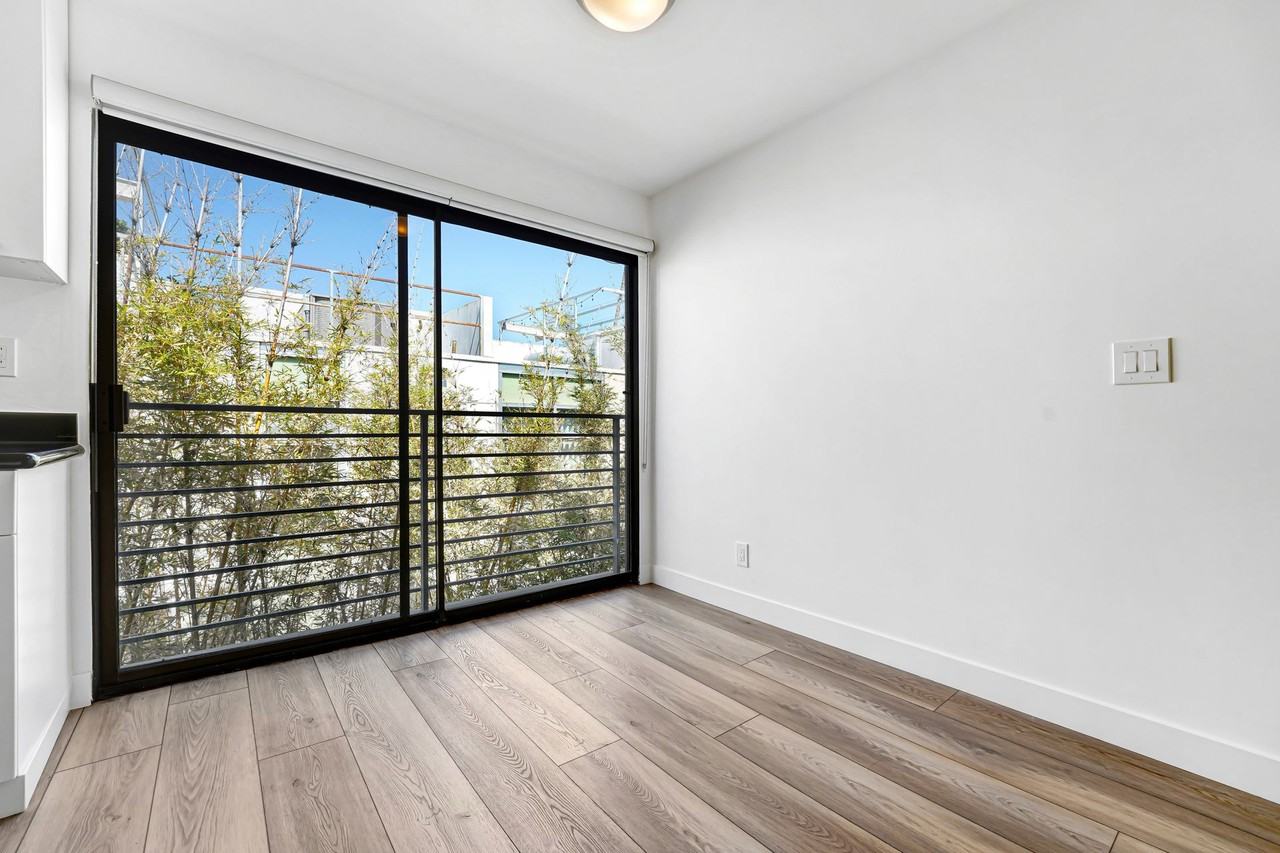 117 Pacific St. in Sant Monica - Photo 3 of 4